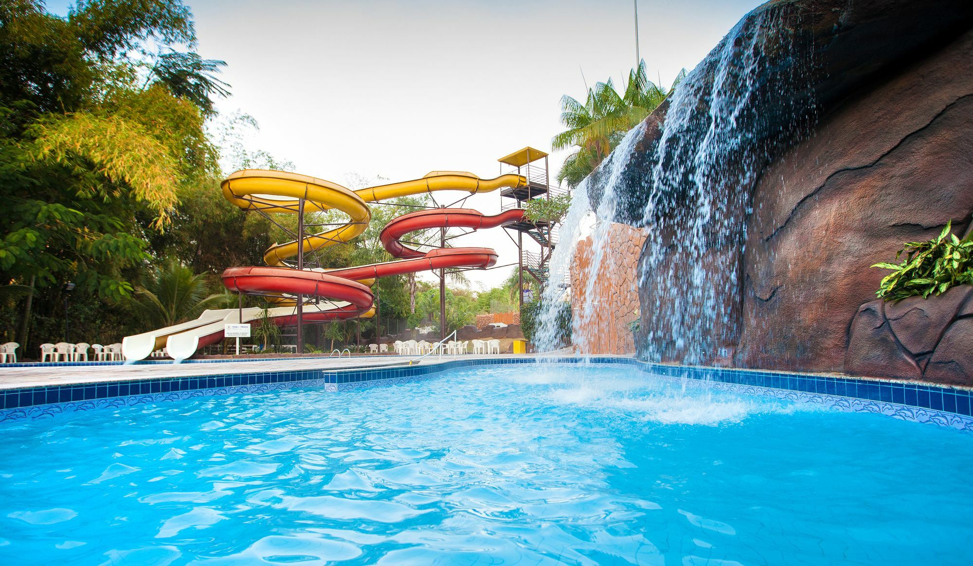 Golden Dolphin Grand Hotel Caldas Novas Exterior photo